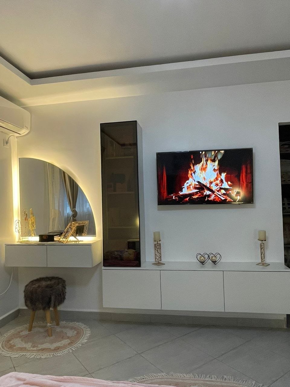 طاولات وخزائن التلفاز